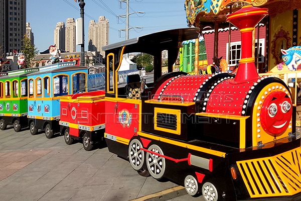 Amusement Park Train Is Available in Dinis